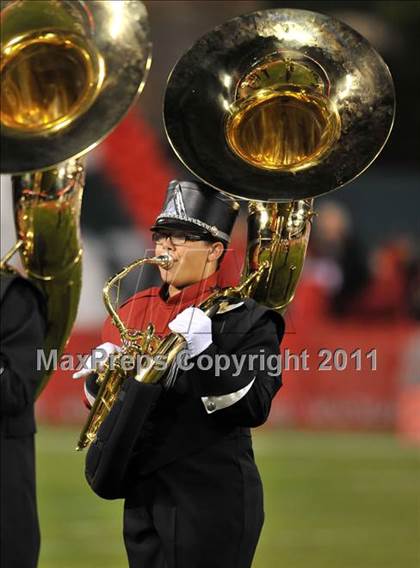 Thumbnail 1 in Mater Dei vs. Servite photogallery.
