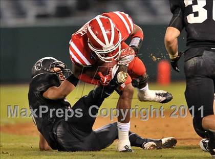 Thumbnail 3 in Mater Dei vs. Servite photogallery.