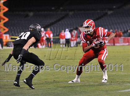 Thumbnail 1 in Mater Dei vs. Servite photogallery.