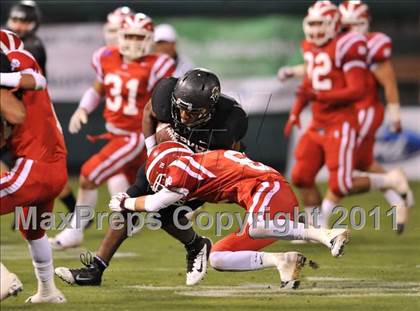 Thumbnail 2 in Mater Dei vs. Servite photogallery.