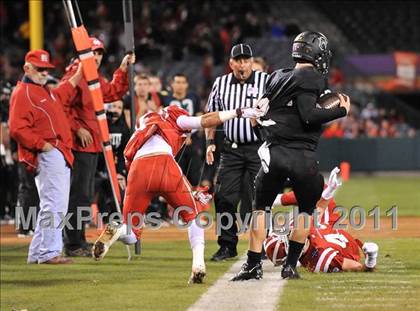 Thumbnail 3 in Mater Dei vs. Servite photogallery.