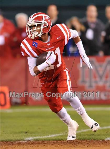 Thumbnail 1 in Mater Dei vs. Servite photogallery.