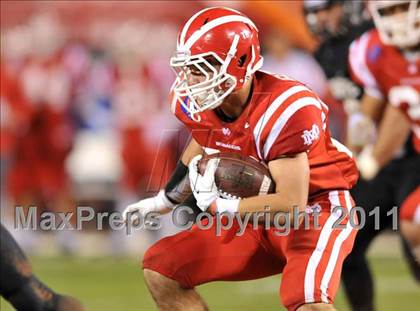 Thumbnail 2 in Mater Dei vs. Servite photogallery.