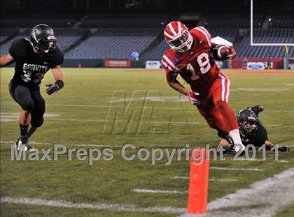 Thumbnail 2 in Mater Dei vs. Servite photogallery.