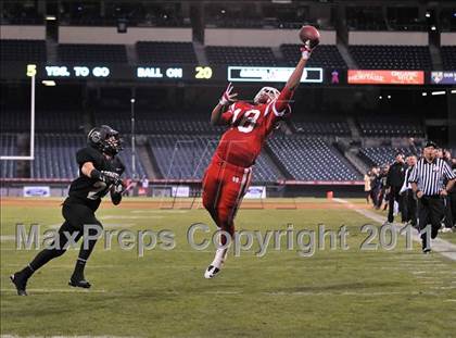 Thumbnail 2 in Mater Dei vs. Servite photogallery.