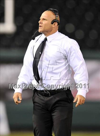 Thumbnail 2 in Mater Dei vs. Servite photogallery.