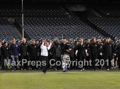 Thumbnail 1 in Mater Dei vs. Servite photogallery.