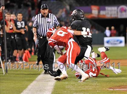 Thumbnail 1 in Mater Dei vs. Servite photogallery.