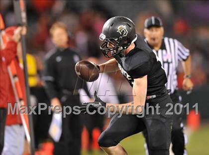 Thumbnail 2 in Mater Dei vs. Servite photogallery.