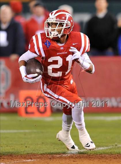Thumbnail 2 in Mater Dei vs. Servite photogallery.