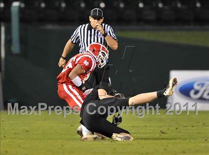 Thumbnail 1 in Mater Dei vs. Servite photogallery.