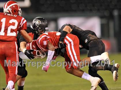 Thumbnail 2 in Mater Dei vs. Servite photogallery.