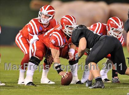 Thumbnail 2 in Mater Dei vs. Servite photogallery.