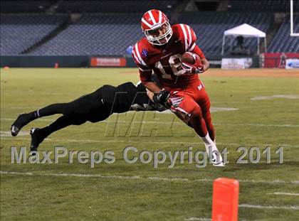 Thumbnail 2 in Mater Dei vs. Servite photogallery.