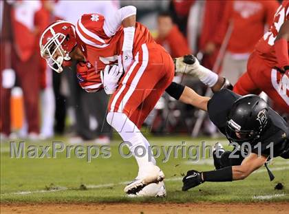 Thumbnail 2 in Mater Dei vs. Servite photogallery.