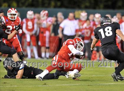 Thumbnail 2 in Mater Dei vs. Servite photogallery.