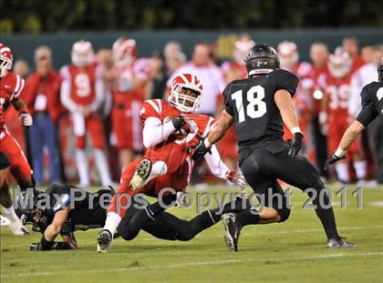 Thumbnail 1 in Mater Dei vs. Servite photogallery.