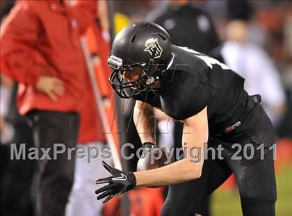 Thumbnail 3 in Mater Dei vs. Servite photogallery.