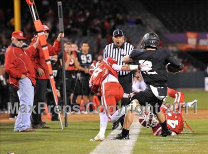Thumbnail 2 in Mater Dei vs. Servite photogallery.