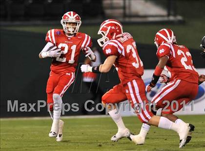 Thumbnail 2 in Mater Dei vs. Servite photogallery.