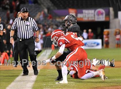Thumbnail 3 in Mater Dei vs. Servite photogallery.