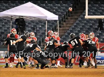 Thumbnail 1 in Mater Dei vs. Servite photogallery.