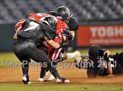 Thumbnail 3 in Mater Dei vs. Servite photogallery.