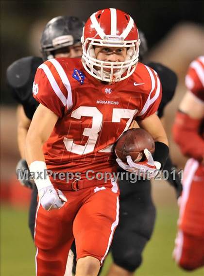Thumbnail 1 in Mater Dei vs. Servite photogallery.