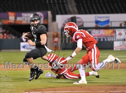 Thumbnail 1 in Mater Dei vs. Servite photogallery.