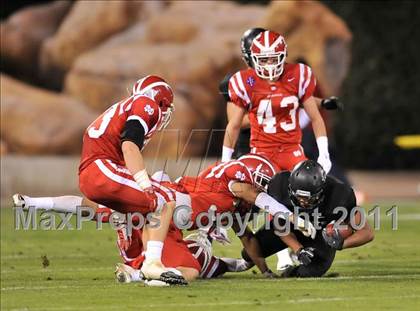 Thumbnail 1 in Mater Dei vs. Servite photogallery.
