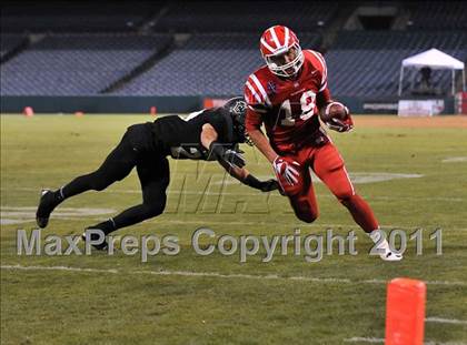 Thumbnail 1 in Mater Dei vs. Servite photogallery.