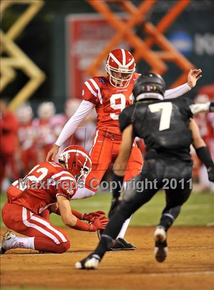 Thumbnail 2 in Mater Dei vs. Servite photogallery.