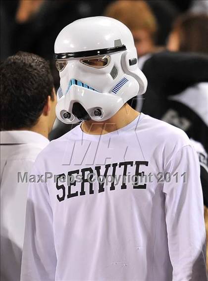 Thumbnail 1 in Mater Dei vs. Servite photogallery.