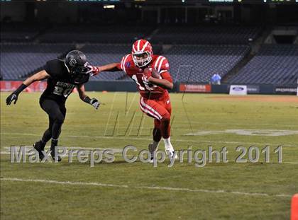 Thumbnail 1 in Mater Dei vs. Servite photogallery.
