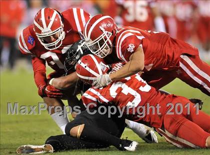 Thumbnail 1 in Mater Dei vs. Servite photogallery.