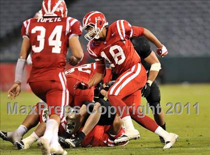 Thumbnail 1 in Mater Dei vs. Servite photogallery.