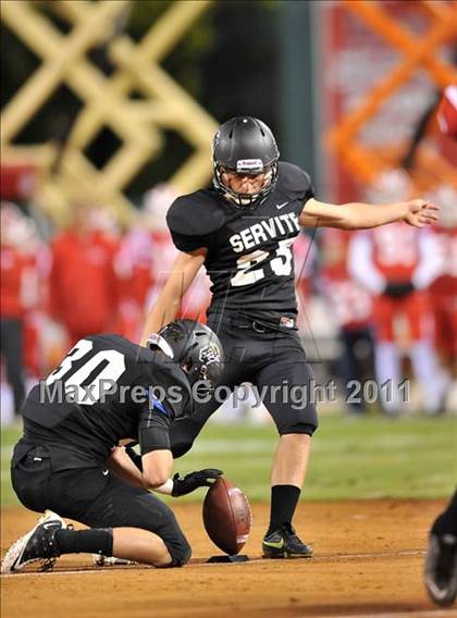 Thumbnail 1 in Mater Dei vs. Servite photogallery.