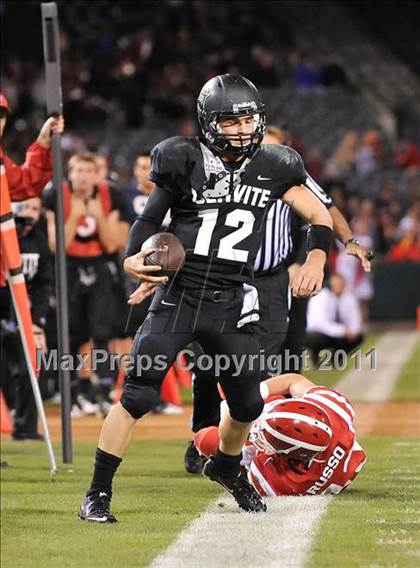 Thumbnail 3 in Mater Dei vs. Servite photogallery.