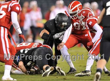 Thumbnail 2 in Mater Dei vs. Servite photogallery.