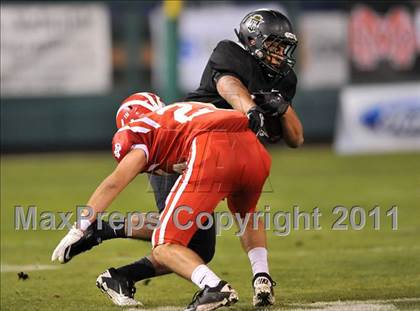 Thumbnail 3 in Mater Dei vs. Servite photogallery.
