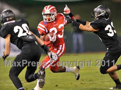 Thumbnail 2 in Mater Dei vs. Servite photogallery.