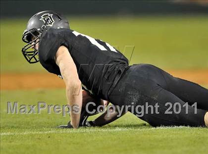 Thumbnail 2 in Mater Dei vs. Servite photogallery.