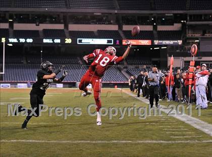 Thumbnail 3 in Mater Dei vs. Servite photogallery.