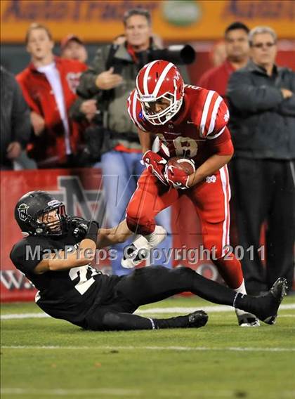 Thumbnail 3 in Mater Dei vs. Servite photogallery.