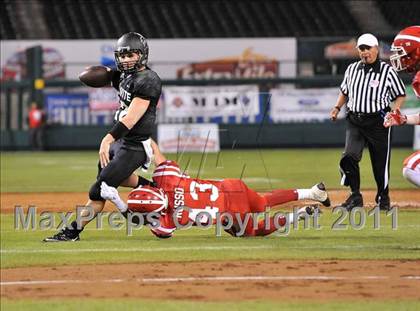 Thumbnail 1 in Mater Dei vs. Servite photogallery.