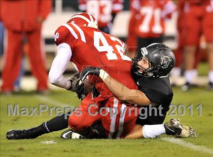 Thumbnail 2 in Mater Dei vs. Servite photogallery.