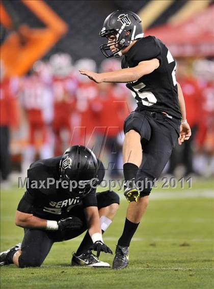 Thumbnail 2 in Mater Dei vs. Servite photogallery.