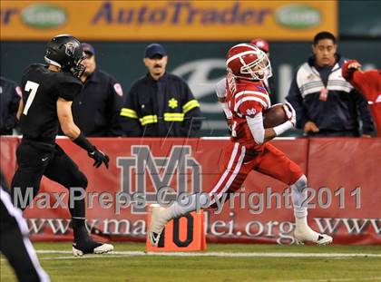 Thumbnail 2 in Mater Dei vs. Servite photogallery.