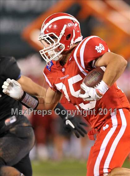 Thumbnail 1 in Mater Dei vs. Servite photogallery.