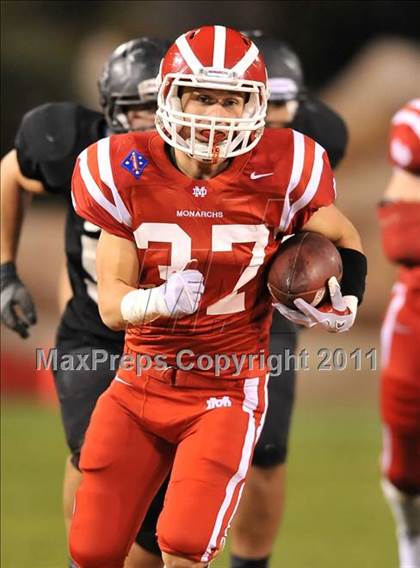 Thumbnail 3 in Mater Dei vs. Servite photogallery.
